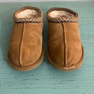 Little girl tasman UGG slippers SZ 4